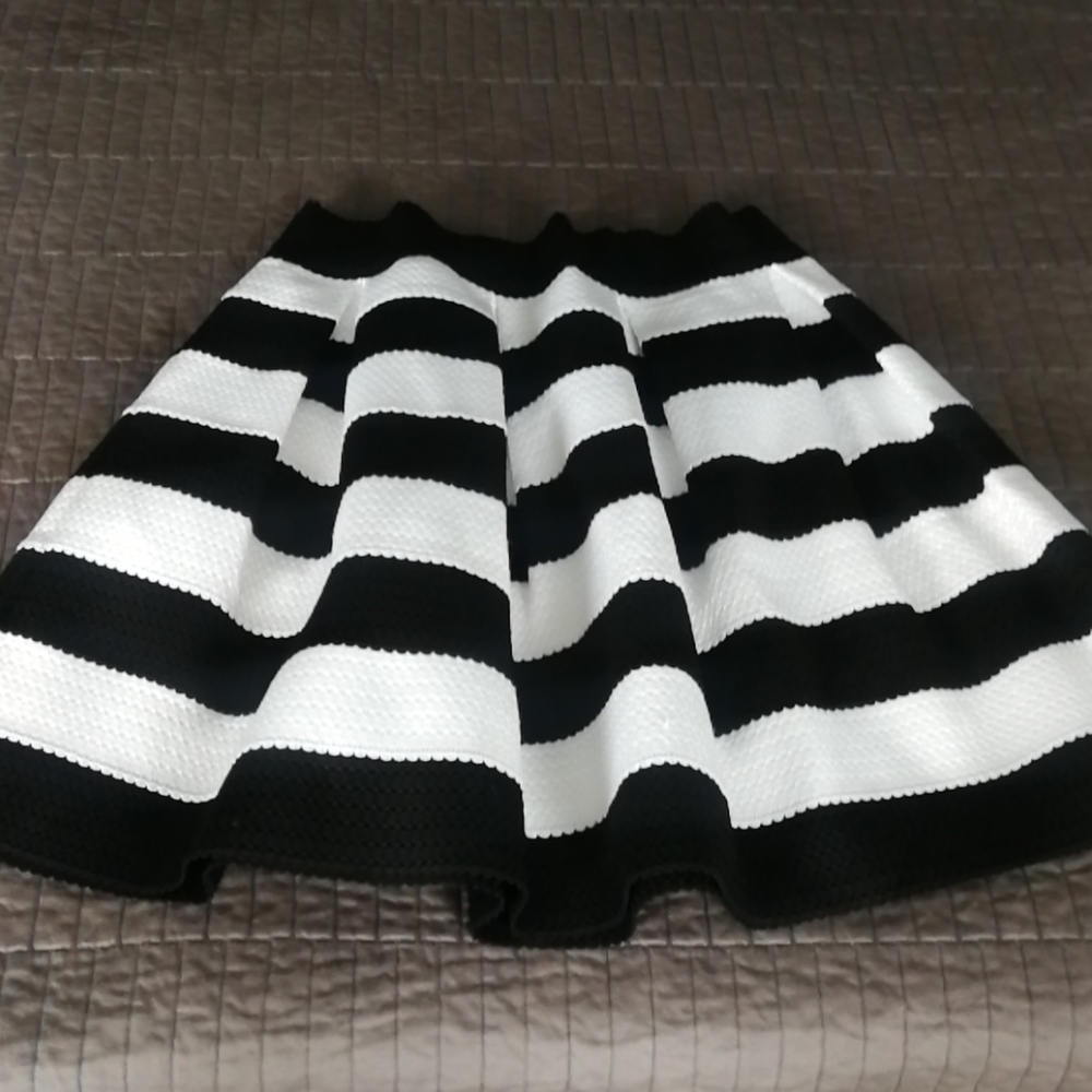 Express Skater Skirt - sz. M